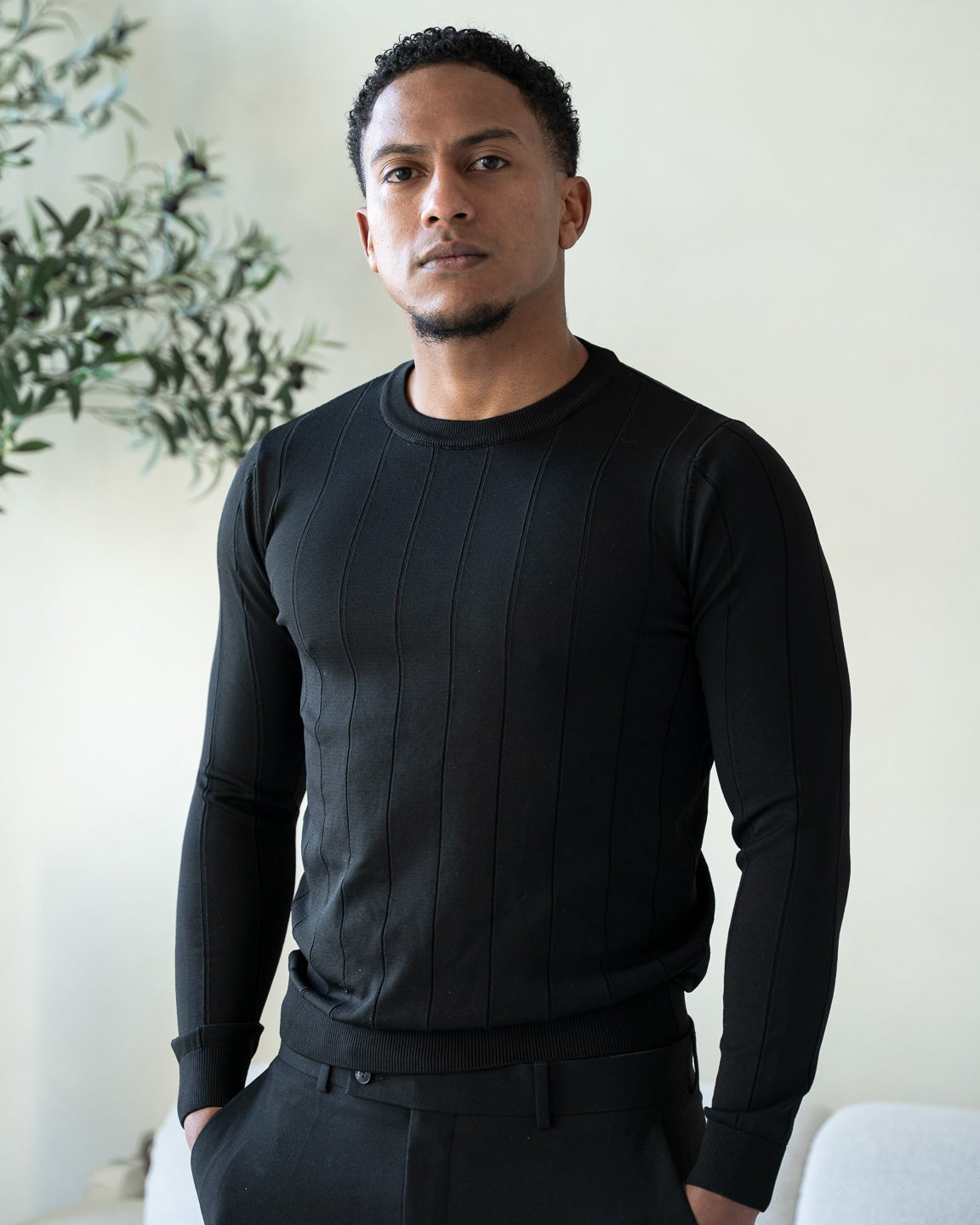 The Alexander Pullover - black