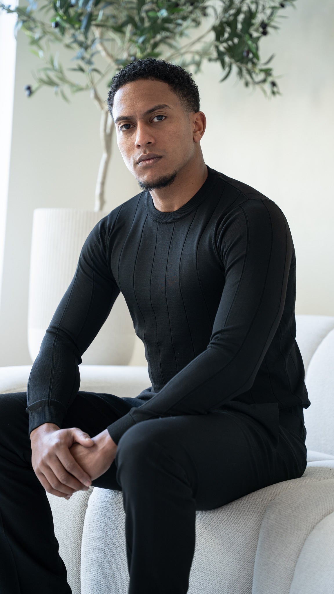 The Alexander Pullover - black